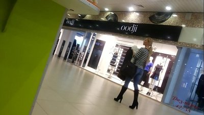 슈퍼마켓에서 멋진 병아리입니다.