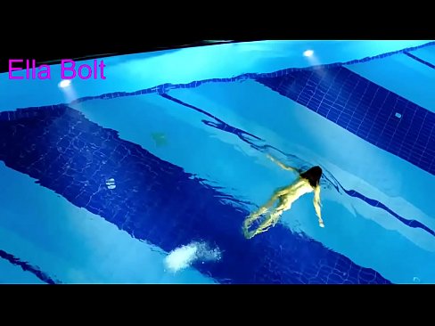 ❤️ 나는 보는 것을 멈출 수 없다, 젊은 금발이 ELLA BOLT 리조트 수영장에서 누드로 수영하다 적발 젠장 비디오 ko.higlass.ru에서 ❌️