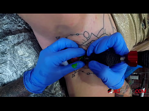 ❤️ 매우 문신을 한 매력 Sully Savage는 그녀의 음핵에 문신을했습니다. 젠장 비디오 ko.higlass.ru에서 ❌️